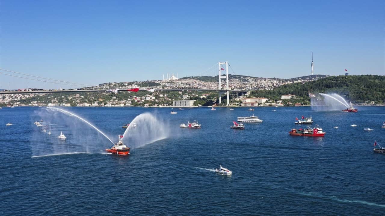 Foto - Şehitler denizde de anıldı Boğazda 253 gemilik 15 Temmuz korteji