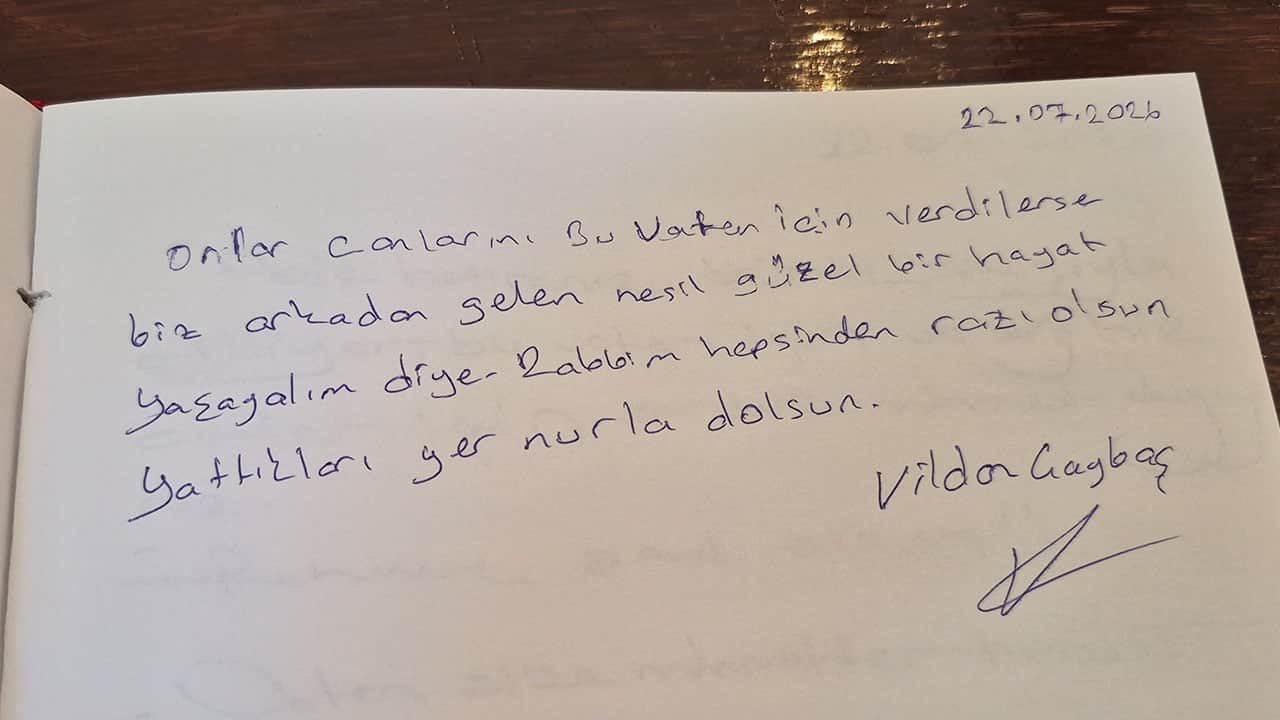 Foto - Şehitlik defterine yazılan yazılar gözleri yaşarttı