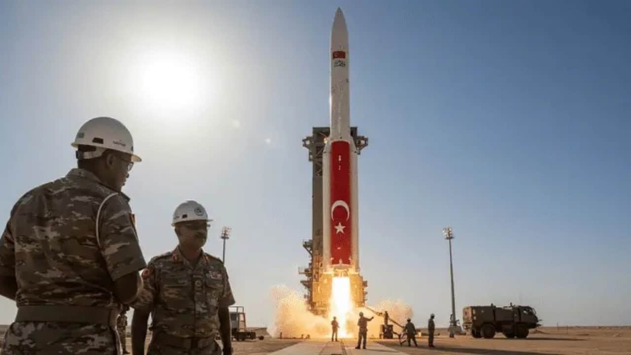 Foto - Selçuk Bayraktar duyurdu! Üç ülke istihbarat uydularını bölgeye yönlendirdi