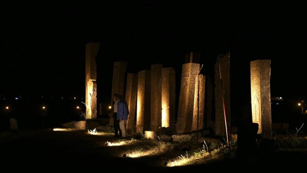 Foto - Selçuklu mezarlığı karanlıkta daha gizemli ve heybetli