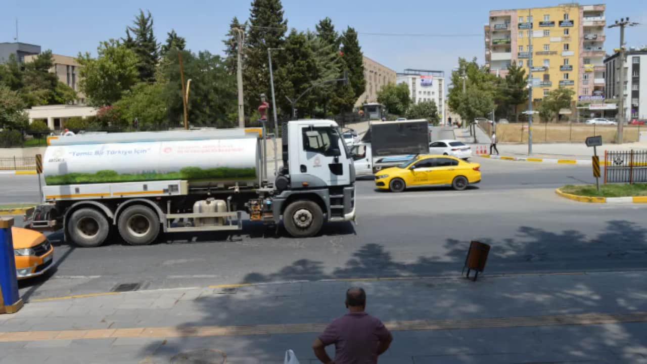 Foto - Sıcaklık 40 dereceye çıktı: Sokağa adım atmaya korkuyorlar! 