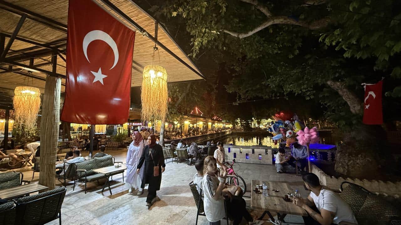 Foto - Sıcaklık 45 dereceyi aştı! Turistler gece gezisine yöneldi
