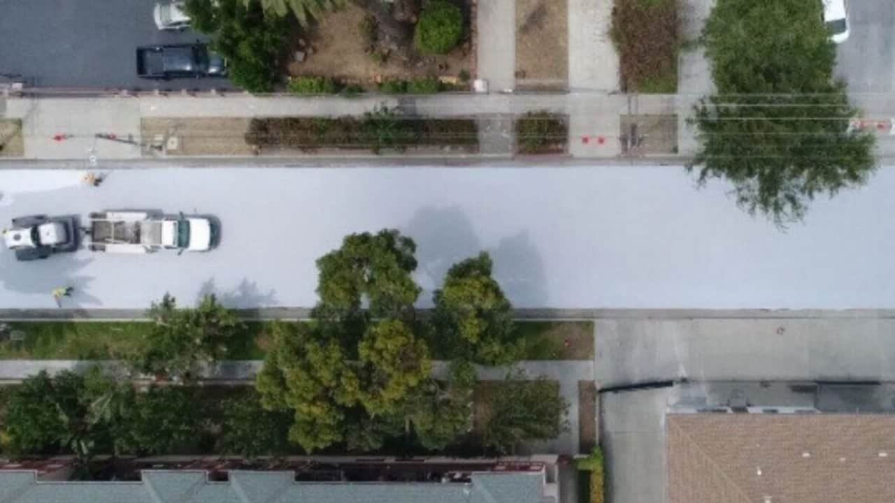 Foto - Sıcaklık 6 derece düştü! Sokaklardaki asfaltları griye boyuyorlar 