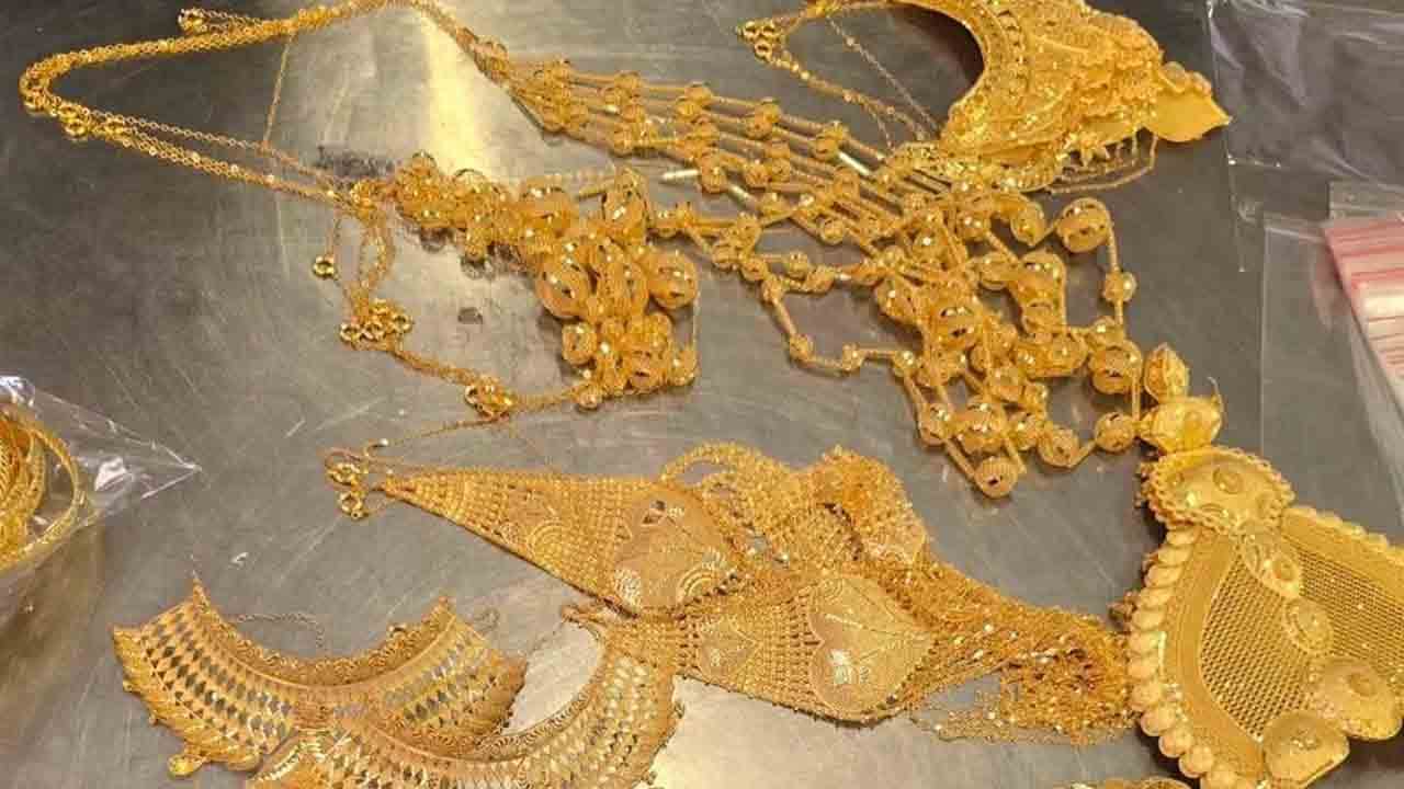 Foto - Sınırda 500 bin euroluk vurgun: Kaçak altın ve sigara ele geçirildi