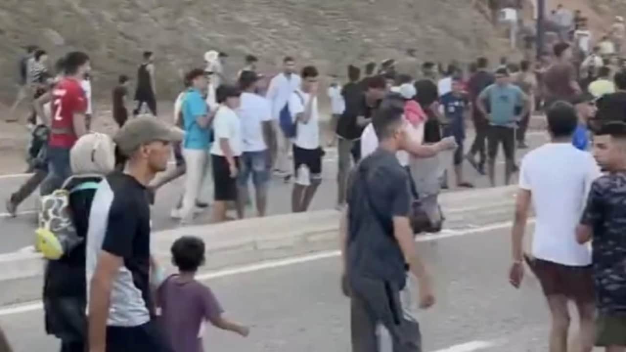 Foto - Siz misiniz Türkiye'yi sokmayan: Faslı göçmenin görüntüsü Avrupa'yı salladı!
