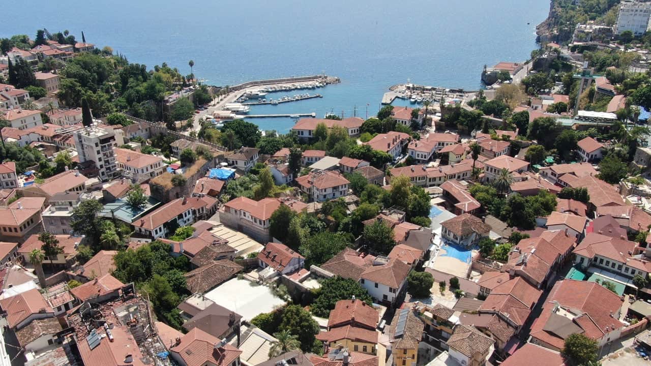 Foto - Sokaklar boş kalmıyor! Hava kararınca nüfus 100 katına çıkıyor