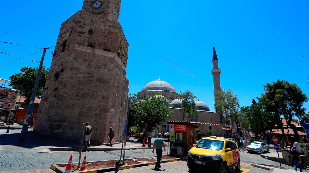 Foto - Sokaklar boş kalmıyor! Hava kararınca nüfus 100 katına çıkıyor