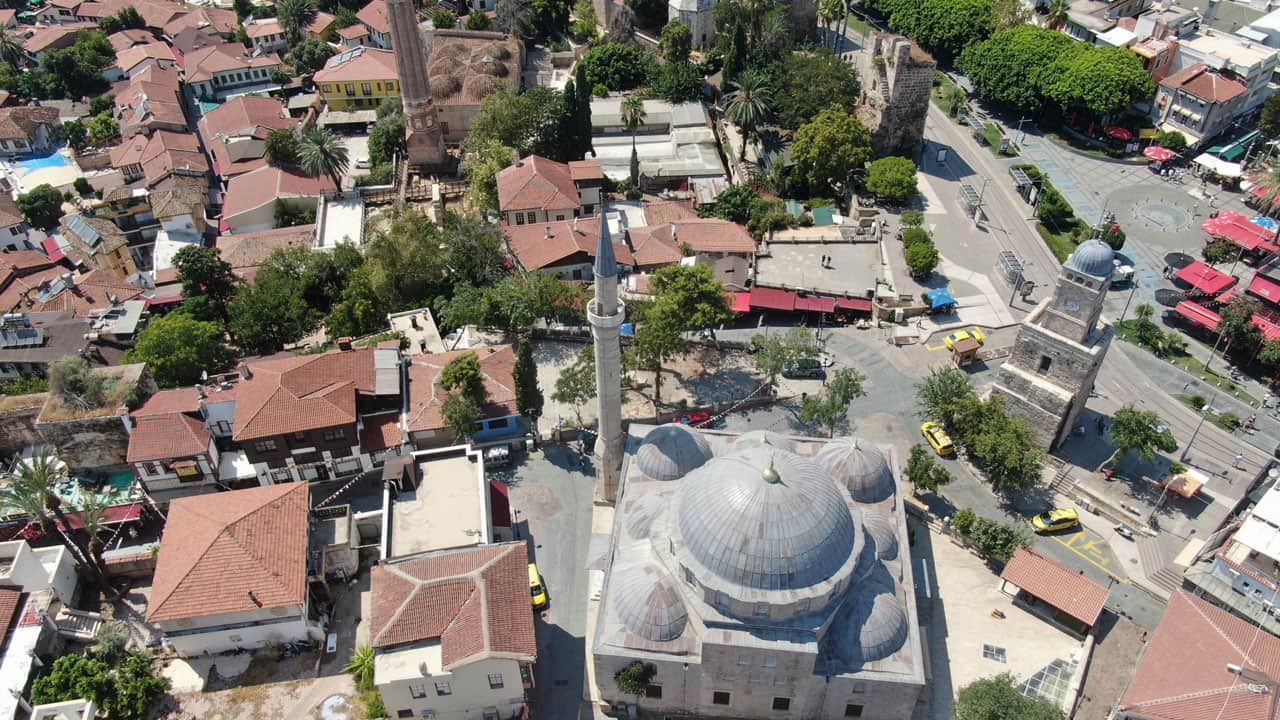 Foto - Sokaklar boş kalmıyor! Hava kararınca nüfus 100 katına çıkıyor