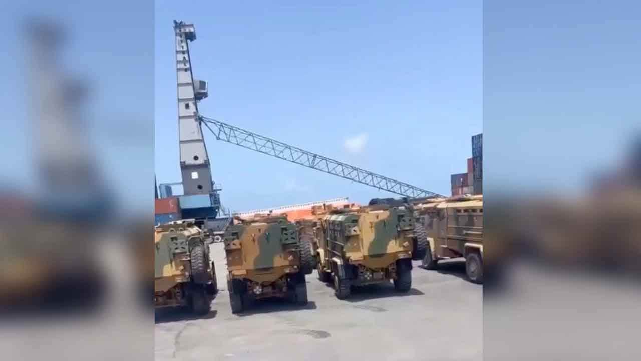 Foto - Somali'de sıcak saatler: Türkiye kritik savunma ürününü gemiyle ülkeye yolladı