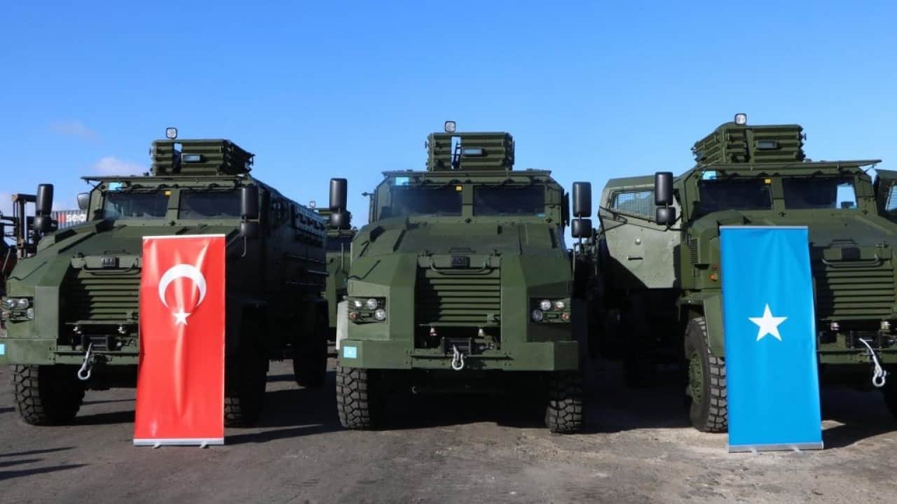 Foto - Somali'de sıcak saatler: Türkiye kritik savunma ürününü gemiyle ülkeye yolladı