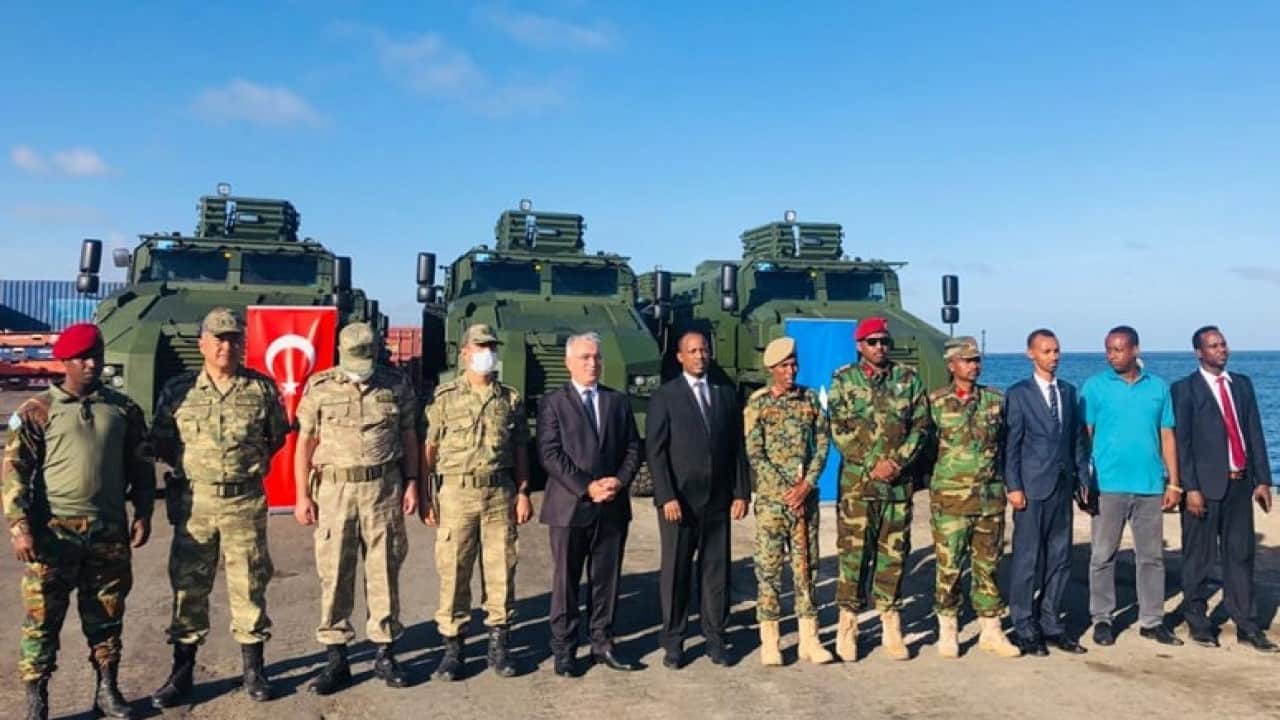 Foto - Somali'de sıcak saatler: Türkiye kritik savunma ürününü gemiyle ülkeye yolladı