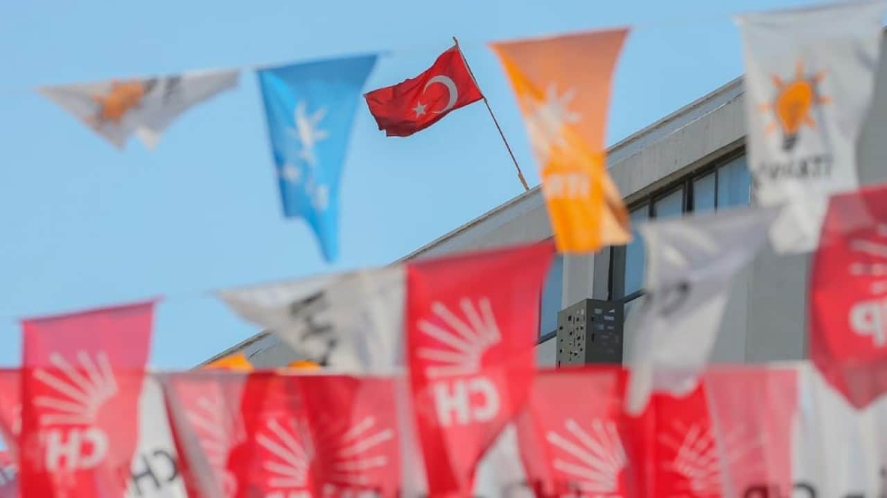 Foto - Son seçim anketinin sonucu Türkiye'ye ilan edildi: CHP ile AK Parti arasındaki oy farkı olay oldu