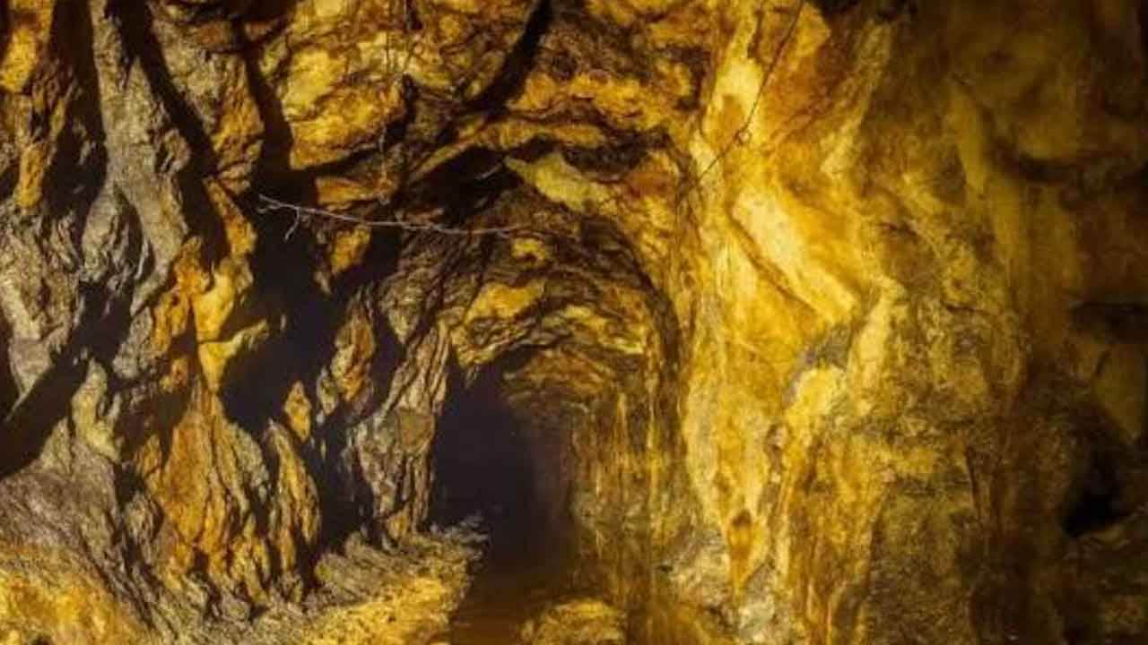 Foto - Sondajı vurur vurmaz büyük keşif: Her taraftan altın fışkırdı 