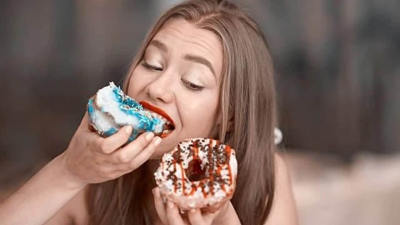 Sürekli tatlı krizine girenler dikkat! Bakın sebebi neymiş 
