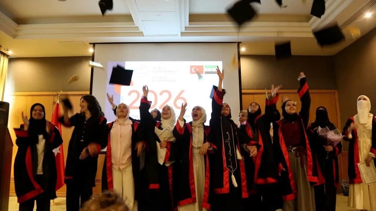 Foto - Suriye’de MEB lise sınavları mezuniyet töreni Türkiye ve Türkçe olması gereken yerde
