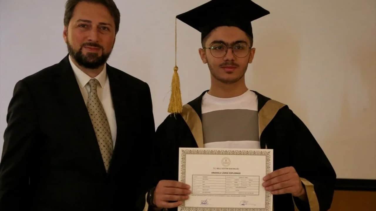 Foto - Suriye’de MEB lise sınavları mezuniyet töreni Türkiye ve Türkçe olması gereken yerde