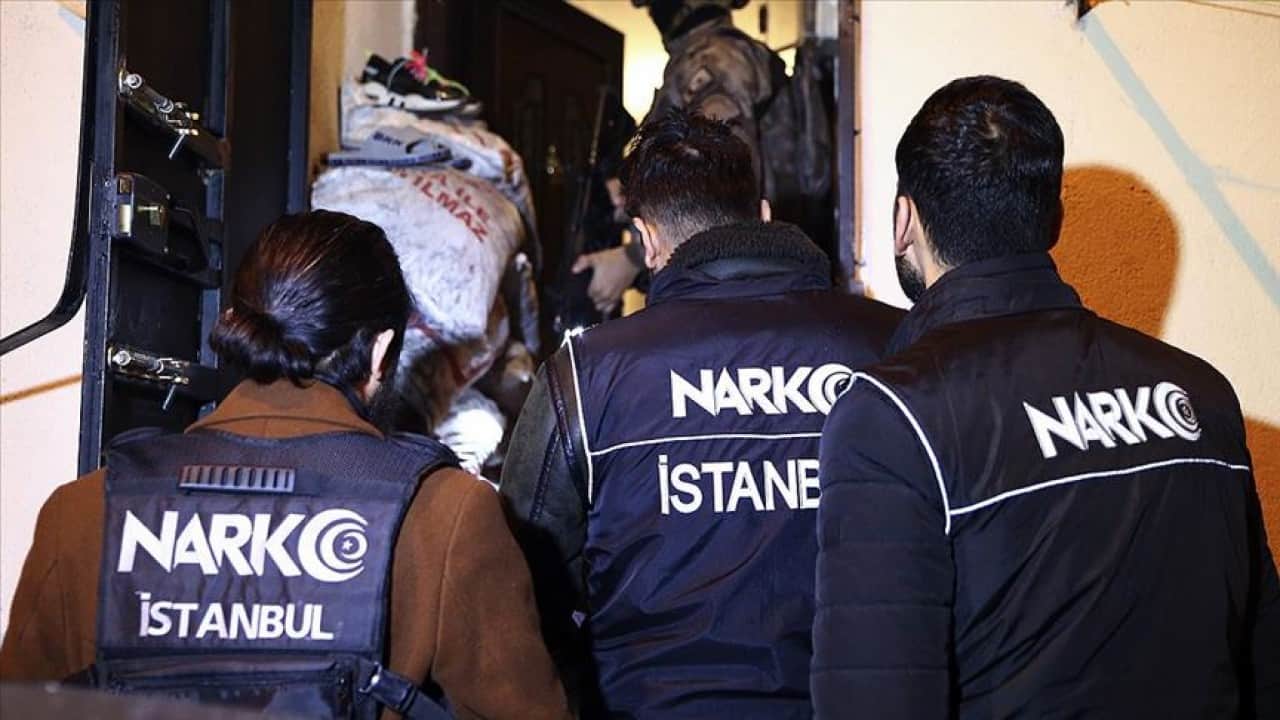 Foto - Survivor yarışmacısı apar topar gözaltına alındı! 