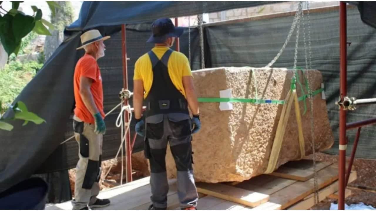 Foto - Tam 3 metre derinlikte bulundu! İşte 1500 yıl mühürlü kalan 5 tonluk lahitten çıkanlar