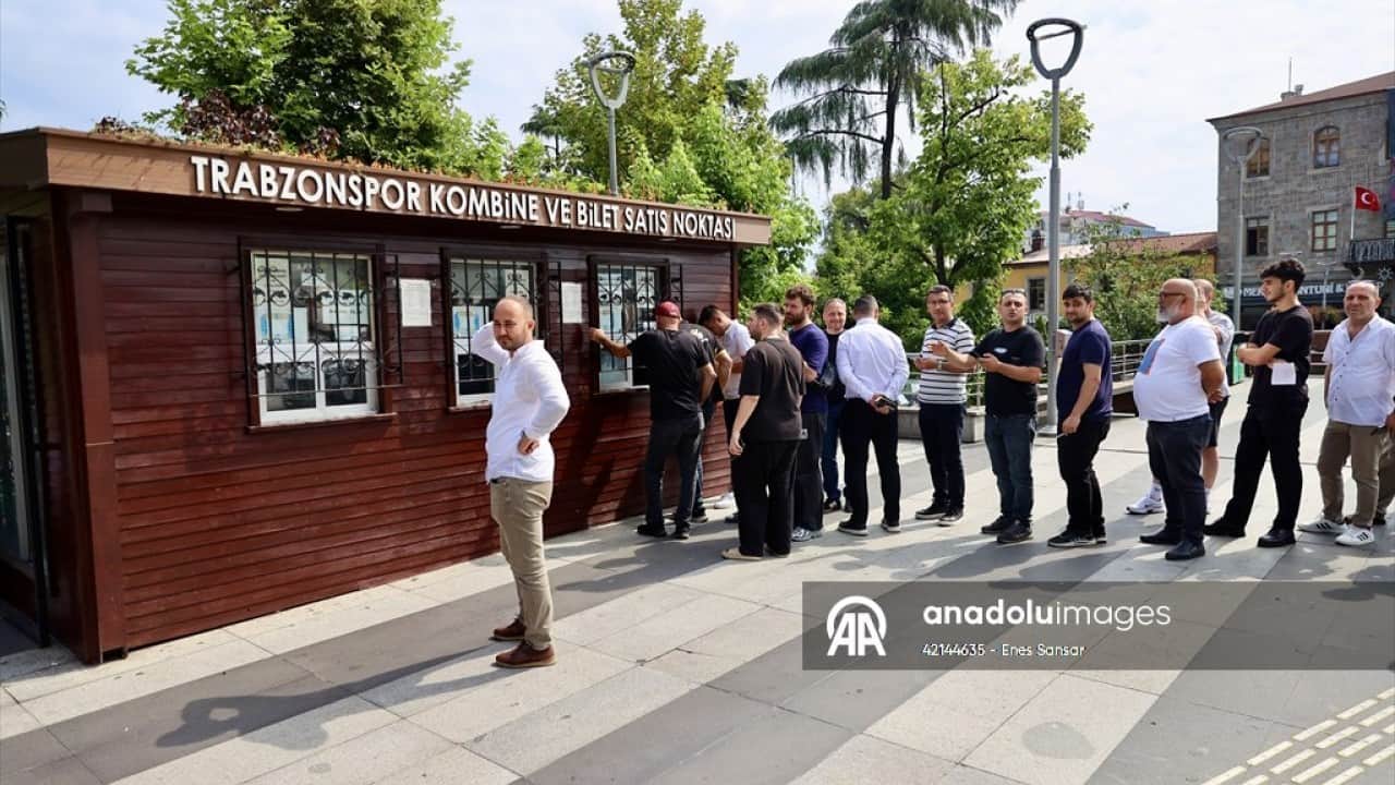 Foto - Taraftarlar akın etti! Trabzon’da salah çılgınlığı