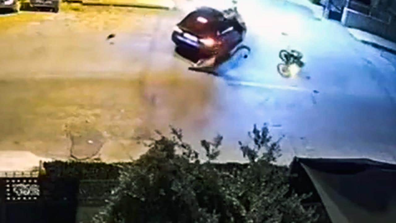 Foto - Tarihe geçecek olay! Kaputtaki çocuğu indirip yaralıları ezerek kaçtı