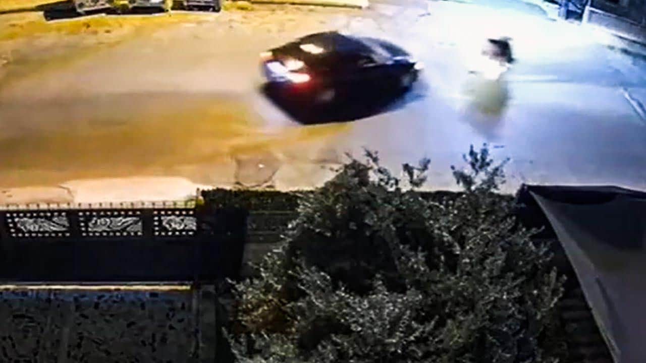 Foto - Tarihe geçecek olay! Kaputtaki çocuğu indirip yaralıları ezerek kaçtı