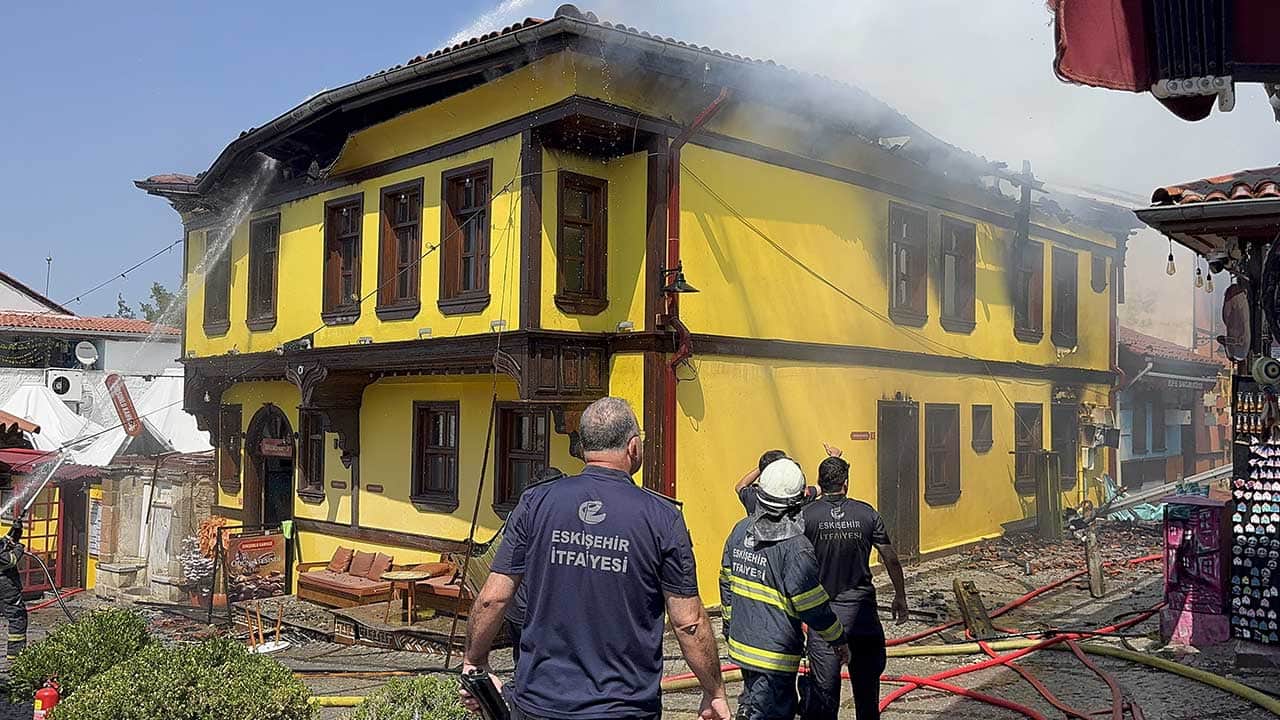 Foto - Tarihi Odunpazarı Evleri Bölgesi'nde yürekler ağza geldi
