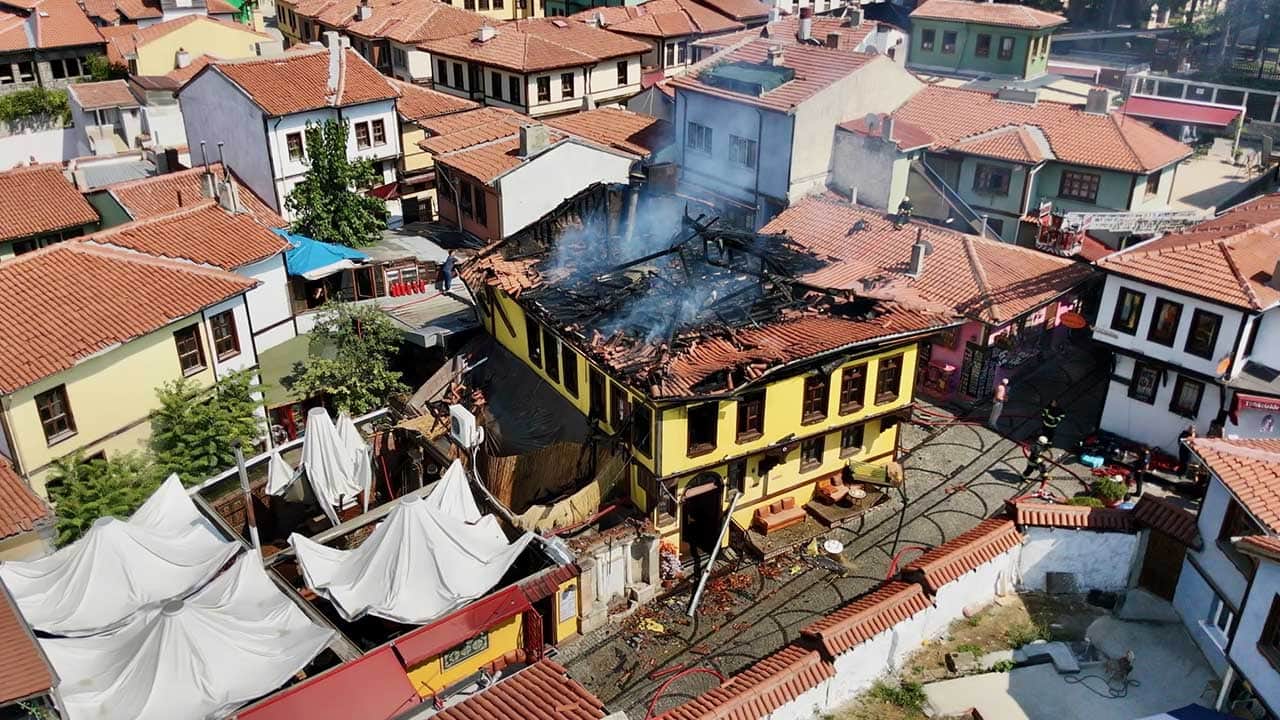 Foto - Tarihi Odunpazarı Evleri Bölgesi'nde yürekler ağza geldi