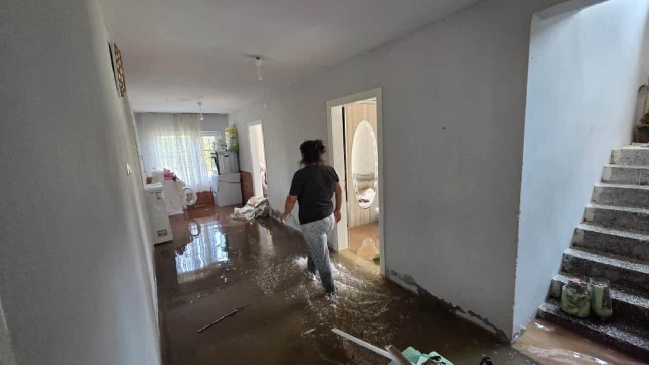 Foto - Tarla ve evler sular altında kaldı Türkü gerçek oldu Çarşamba’yı sel aldı