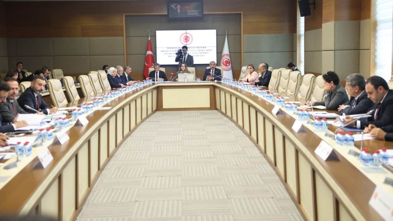 Foto - TBMM’ye başvuru yapıldı: ‘İstanbul kışlık, Ankara yazlık başkent olsun’