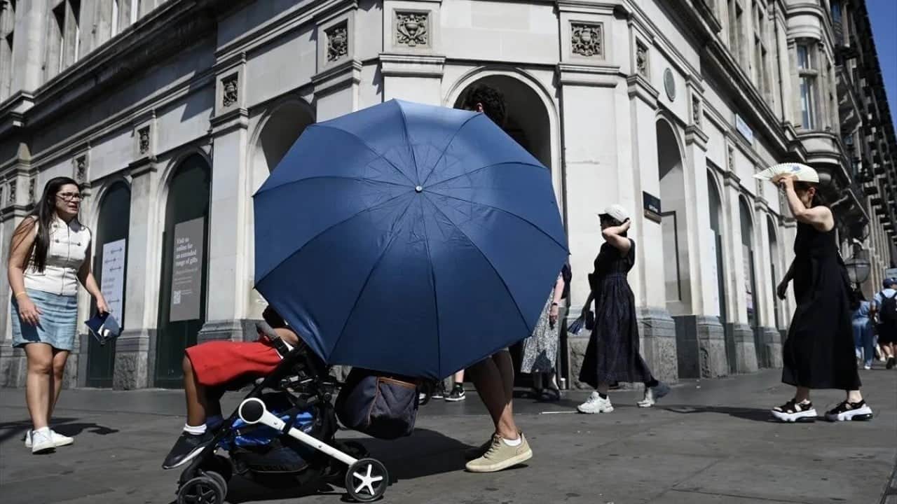 Foto - Termometreler 38,1’i gösterdi İngiltere tutuştu Londra alev alev yanıyor