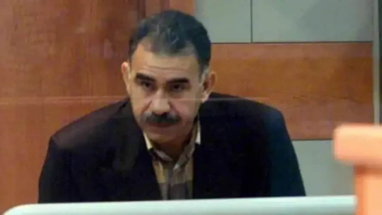 Foto - Teröristbaşının fotoğrafı 10 ay sonra yayınlanmıştı: Öcalan'ın önündeki kutularda bakın ne varmış