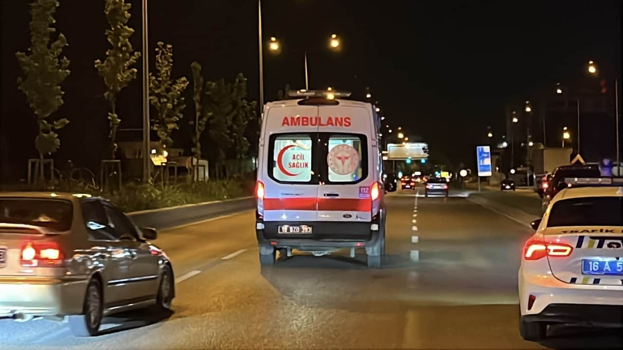 Foto - Ters yöne girdi, ortalık savaş alanına döndü! Anne kızını görünce bayıldı