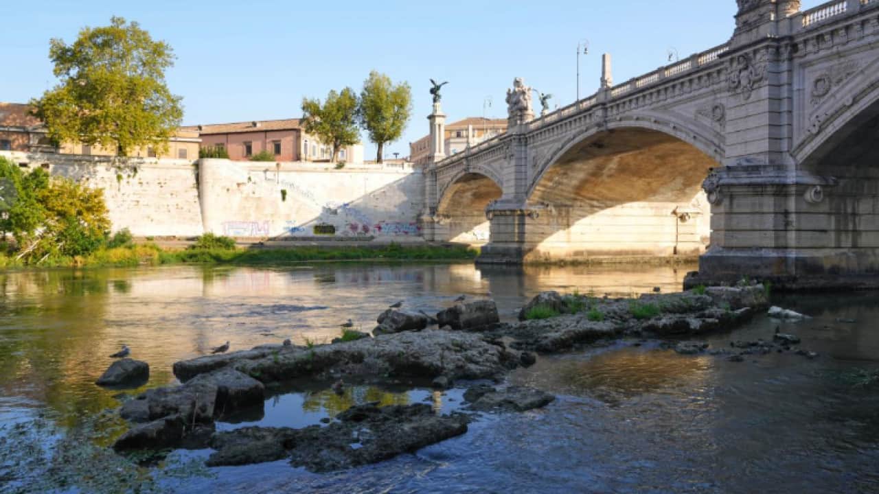 Tiber Nehri'nde sular çekildi: 2 bin yıllık tarih gün yüzüne çıktı! Neron Köprüsü’nün kalıntıları yeniden göründü