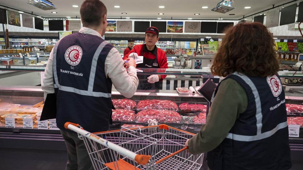 Foto - Ticaret Bakanlığı 282 bin 153 firmayı denetledi! 1 milyar 874 milyon lira ceza kesti