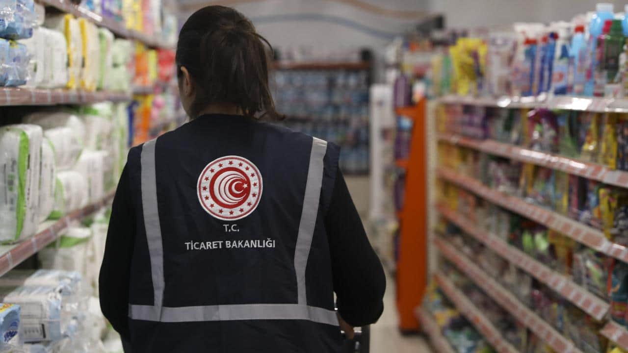 Foto - Ticaret Bakanlığı 282 bin 153 firmayı denetledi! 1 milyar 874 milyon lira ceza kesti
