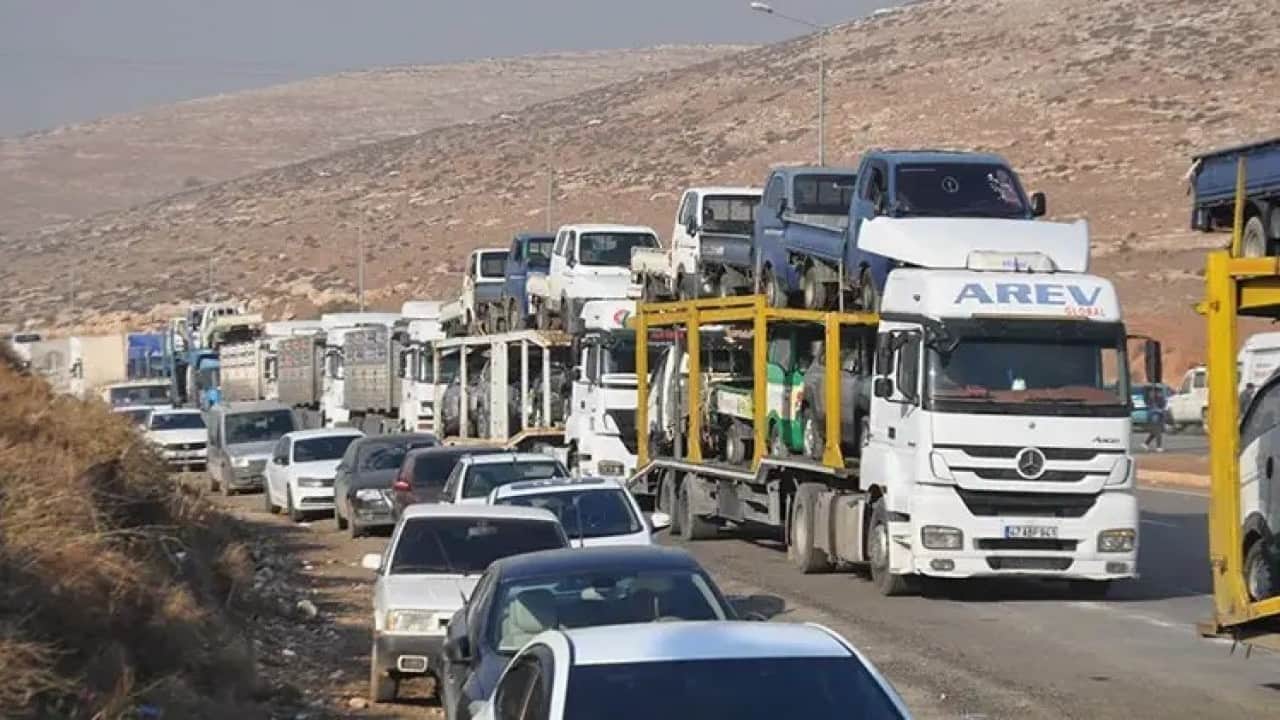 Foto - Ticarette kavşak noktası Sınırdan her gün binlerce tır giriş çıkış yapıyor