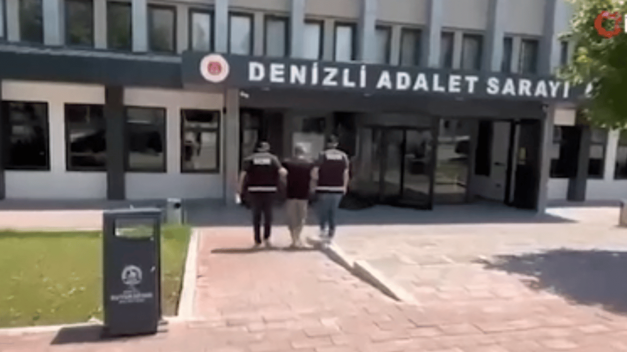 Foto - TIR dolusu makaronu bakın nereye gizlemişler! 5 milyon adet kaçak sigara yakalandı