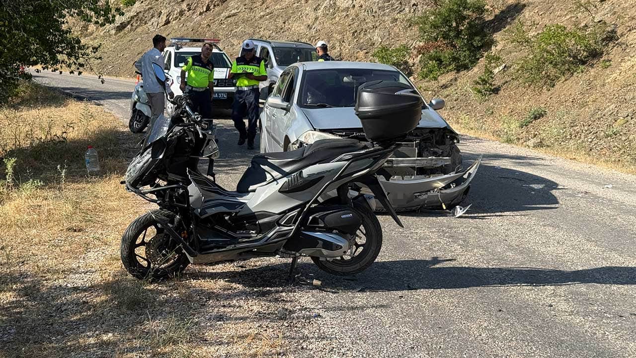 Tokat'ta akılalmaz kaza! Kolu alçılı halde motosiklet kullanan sürücü dehşet saçtı!