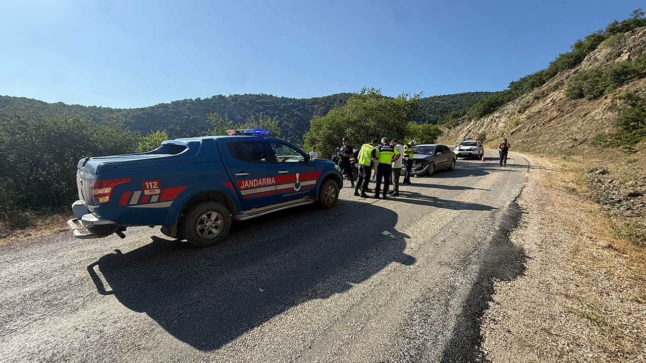 Foto - Tokat'ta akılalmaz kaza! Kolu alçılı halde motosiklet kullanan sürücü dehşet saçtı!