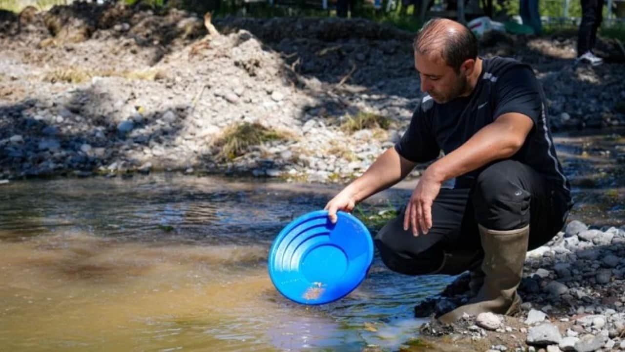 Foto - Toprağın altı değil, dereler altın saçıyor: Günde 20 gram altın bulmaya başladılar