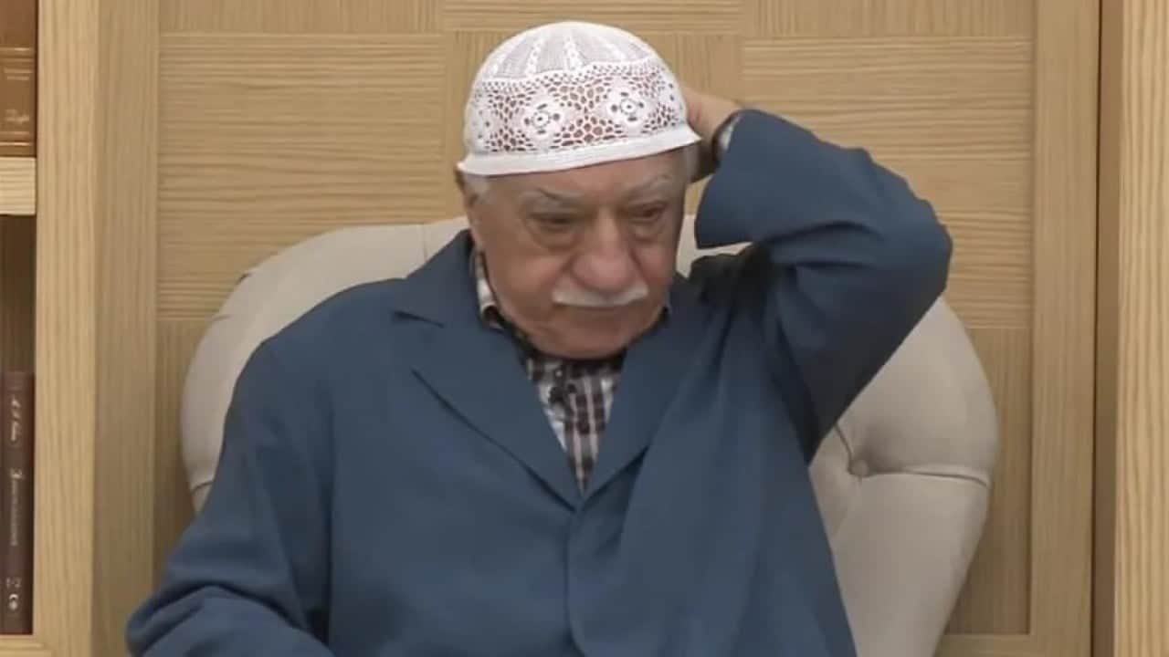 Foto - Topu böyle taca atıyorlar: Diğer cemaatlere niye operasyon yapılmıyor