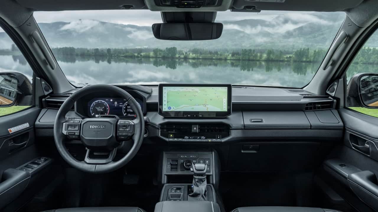 Foto - Toyota’dan Türkiye’ye iki ikon birden! Yeni Hilux satışa sunuldu! 6’ncı nesil RAV4 için geri sayım başladı!