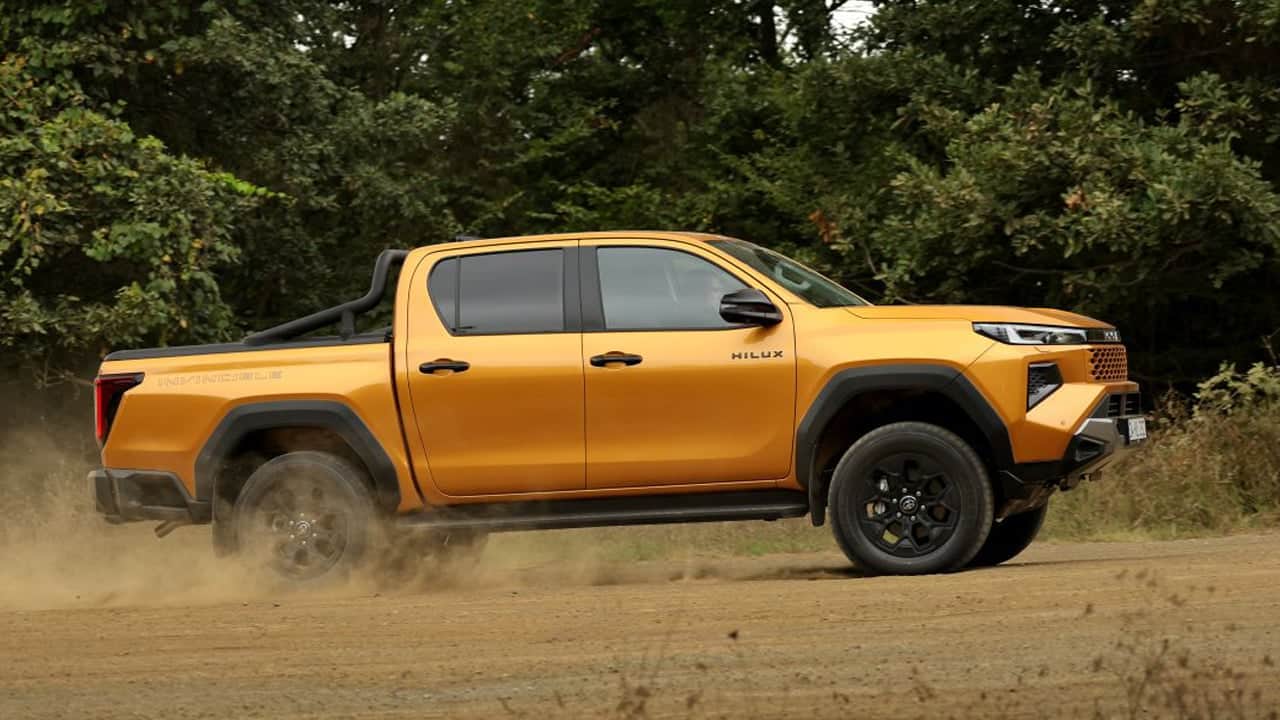Foto - Toyota’dan Türkiye’ye iki ikon birden! Yeni Hilux satışa sunuldu! 6’ncı nesil RAV4 için geri sayım başladı!