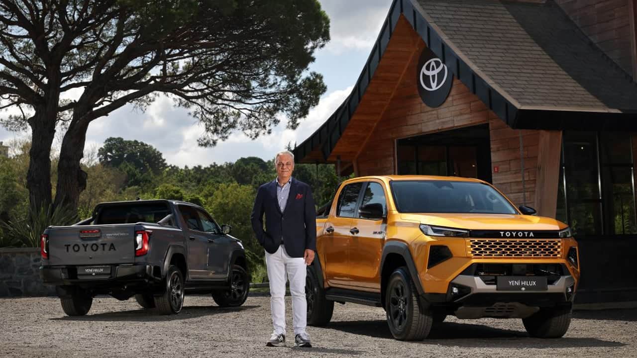 Foto - Toyota’dan Türkiye’ye iki ikon birden! Yeni Hilux satışa sunuldu! 6’ncı nesil RAV4 için geri sayım başladı!