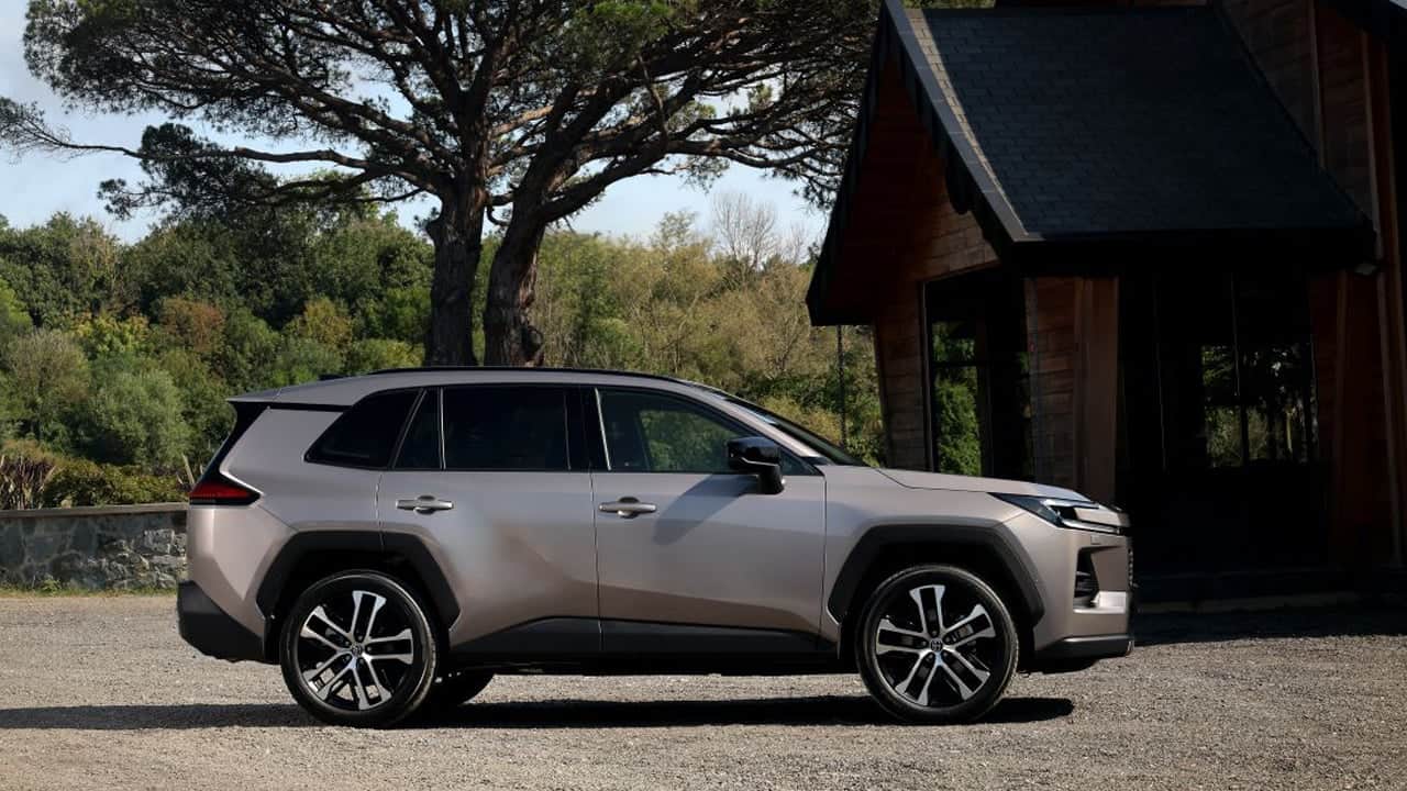 Foto - Toyota’dan Türkiye’ye iki ikon birden! Yeni Hilux satışa sunuldu! 6’ncı nesil RAV4 için geri sayım başladı!
