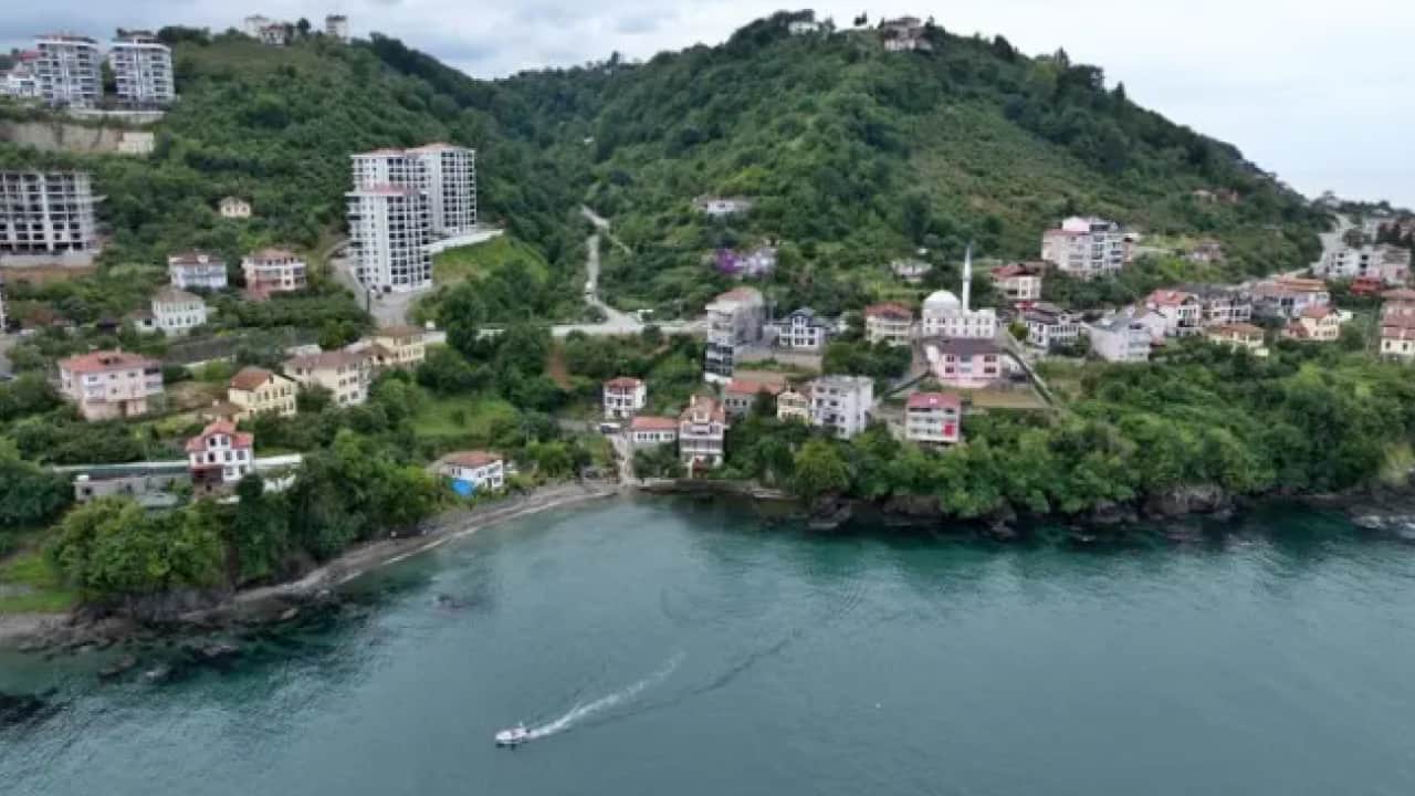 Foto - Trabzon'a turist akını: Ünlü dizinin çekildiği sokak doldu taştı!