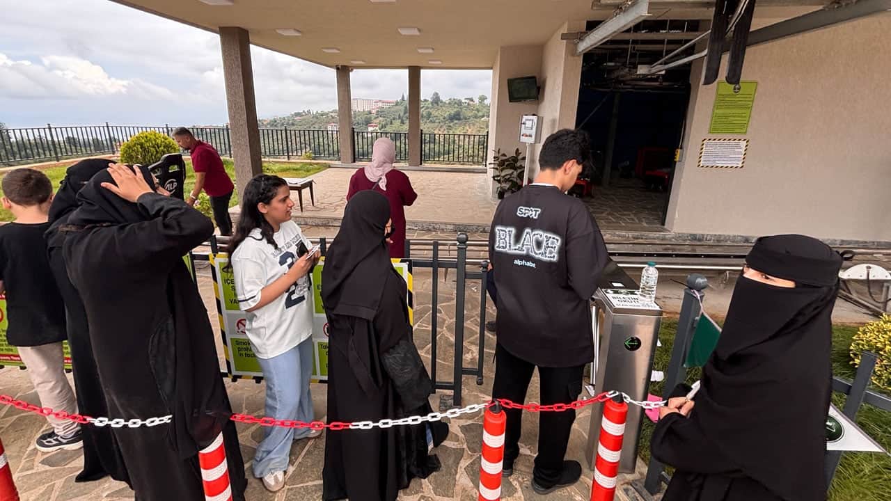 Foto - Trabzon’da daha ilk günden akın ettiler! Metrelerce kuyruk oluşuyor