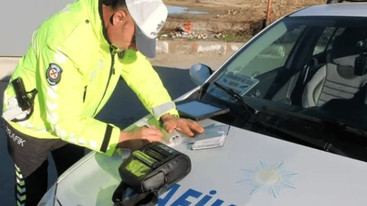 Foto - Trafikte sakın bunu yapmayın: Tam 2 milyon 78 bin lira ceza kesildi!