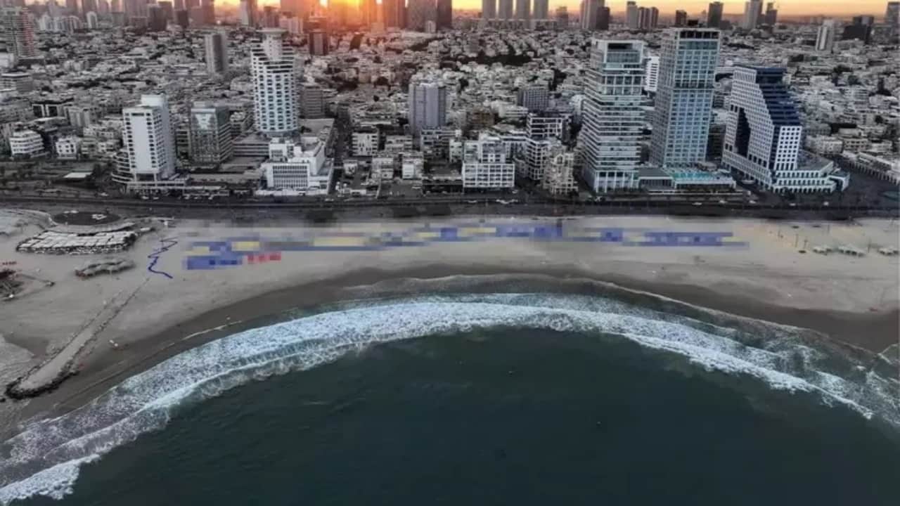 Trump’a İsrail’de sürpriz karşılama! Plajdaki dev pankartın üzerine bakın ne yazdılar