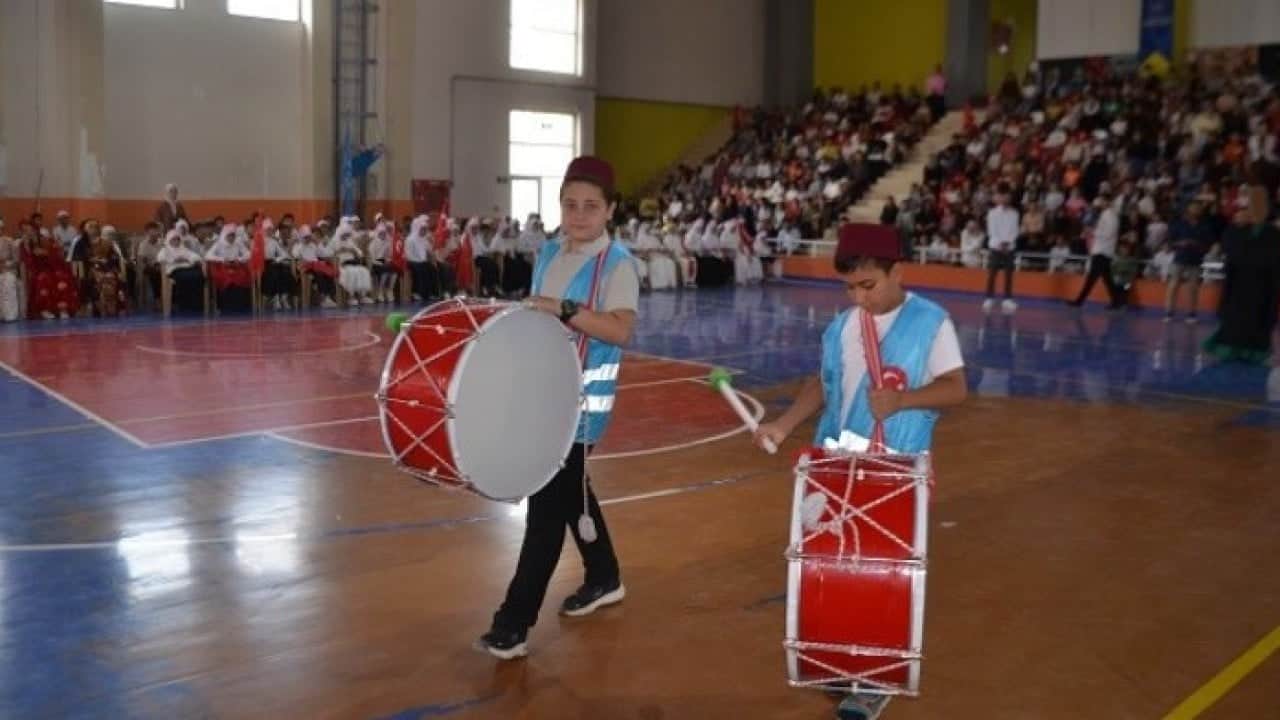 TÜGVA’dan Bulanık’ta yaz okuluna veda! 2 bin 500 öğrencide mezuniyet coşkusu